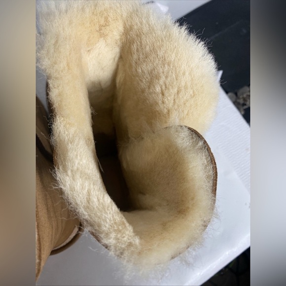 UGG Australia Boots ID#F260171 size 7 - Picture 7 of 9